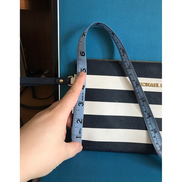 Michael Kors striped clutch - Picture 10 of 10